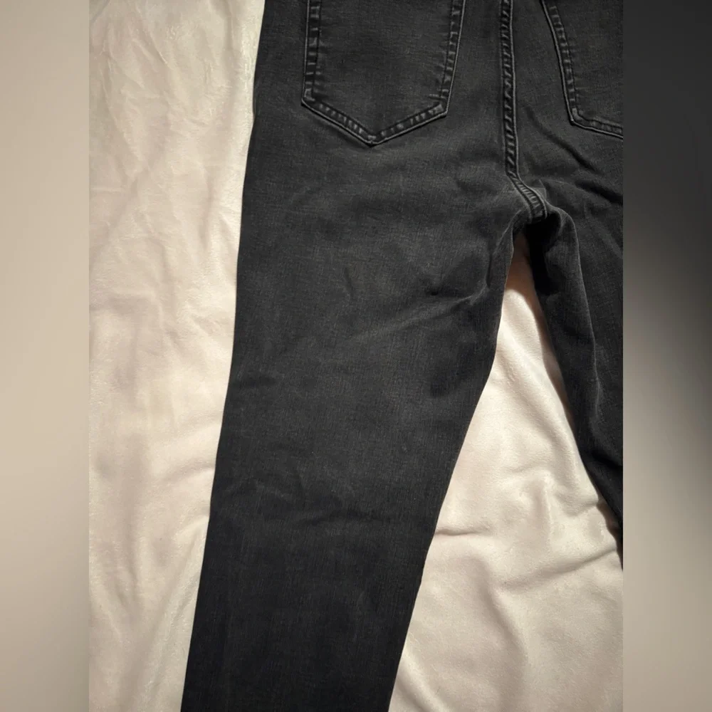 Jennifer Lopez Black Distressed Skinny Jeans - Picture 14 of 16